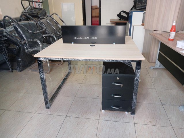 مكتب مارغريت 2 4 مقاعد في عرض خاص