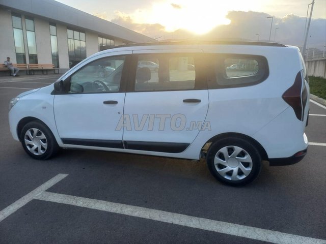 سيارة عائلية وعملية