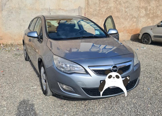 Opel Astra modèle 2012