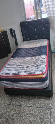 Matelas avec sommier 190cm 90cm à vendre