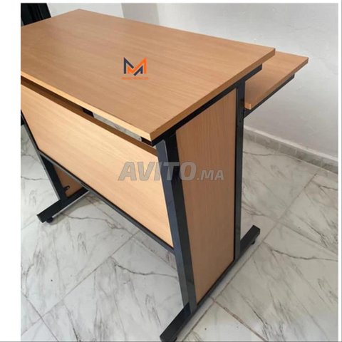 مكتب دراسي متين وعصري للطلاب