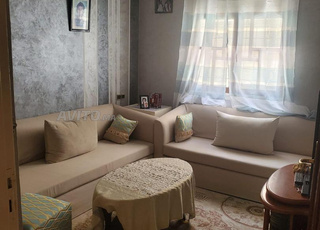 Salon L et poufs soldés