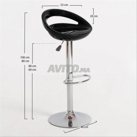 الكراسي المصنوعة من الجلد الصناعي متوفرة في المخزون