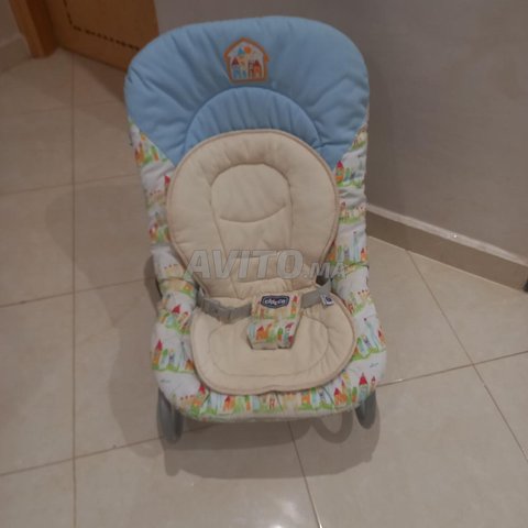 كرسي سيارة للأطفال