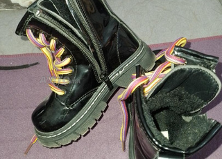 Bottillons encore propres et chaussons pointure 23