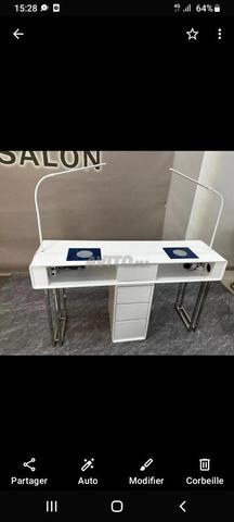 Matériel de salon avec des produits tops