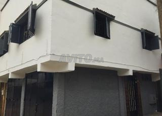 منزل مع 2 محلات تجارية G5