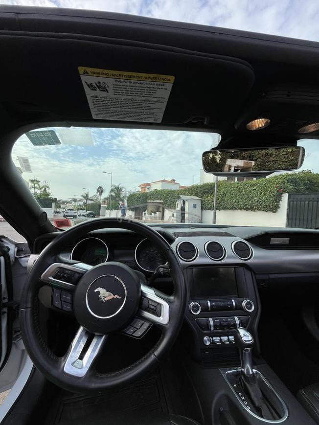 Ford mustang 2022 premium