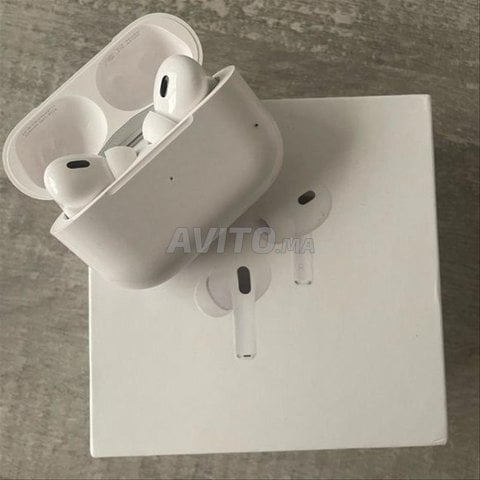 Airpods pro 2 plus une pochette