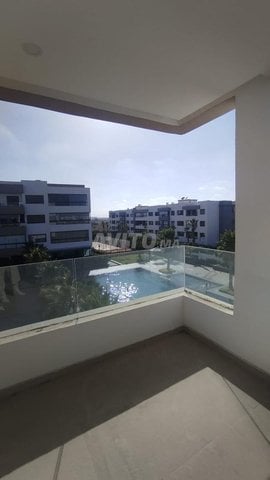 À Almaz rés avec piscine Appartement vide