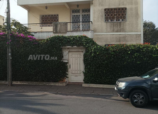 فيلا بالقرب من السوق