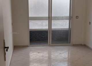 شقة للإيجار في الطابق الأول 154 متر مربع مع تراس