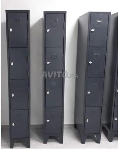 Le Vestiaire Métallique Est Un Type De Mobilier