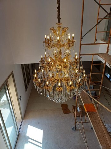 نجفة من البرونز مصنوعة في إسبانيا و 40 مصباح