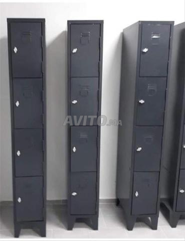 Le Vestiaire Métallique Est Un Type De Mobilier