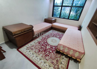 Sdadar en bois de chêne avec matelas en excellent état à vendre