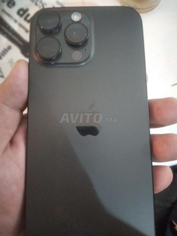 أعرض للبيع جهاز iPhone 16 Pro Max الخاص بي كالجديد