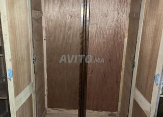 Armoire en bois de très bonne qualité