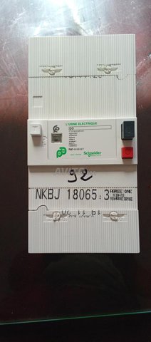 قاطع تيار شنايدر تفاضلي 4 أسلاك 30 أمبير