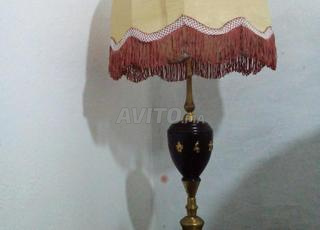 مصباح كهربائي من النوع الكبير وديكور