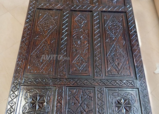 Table basse berbère sculptée
