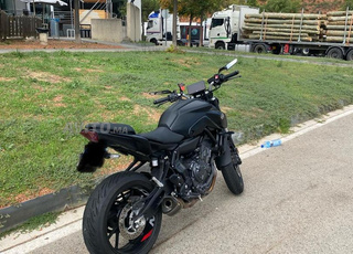 Yamaha MT07 2024, AKRA, écran TFT, en parfait état