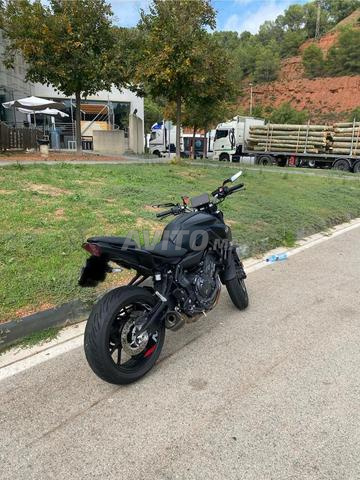 Yamaha MT07 2024, AKRA, écran TFT, en parfait état