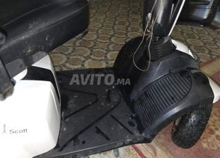 Fauteuil roulant électrique à quatre roues, modèle 2024