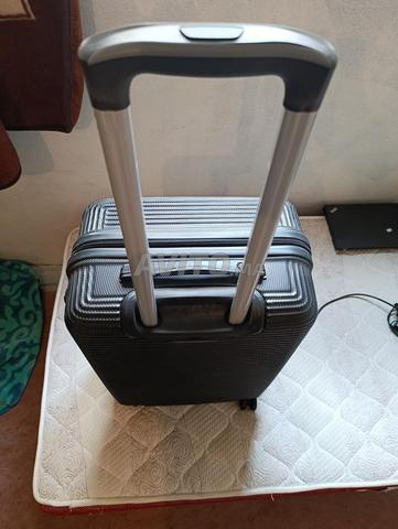 Valise de voyage en excellent état à vendre