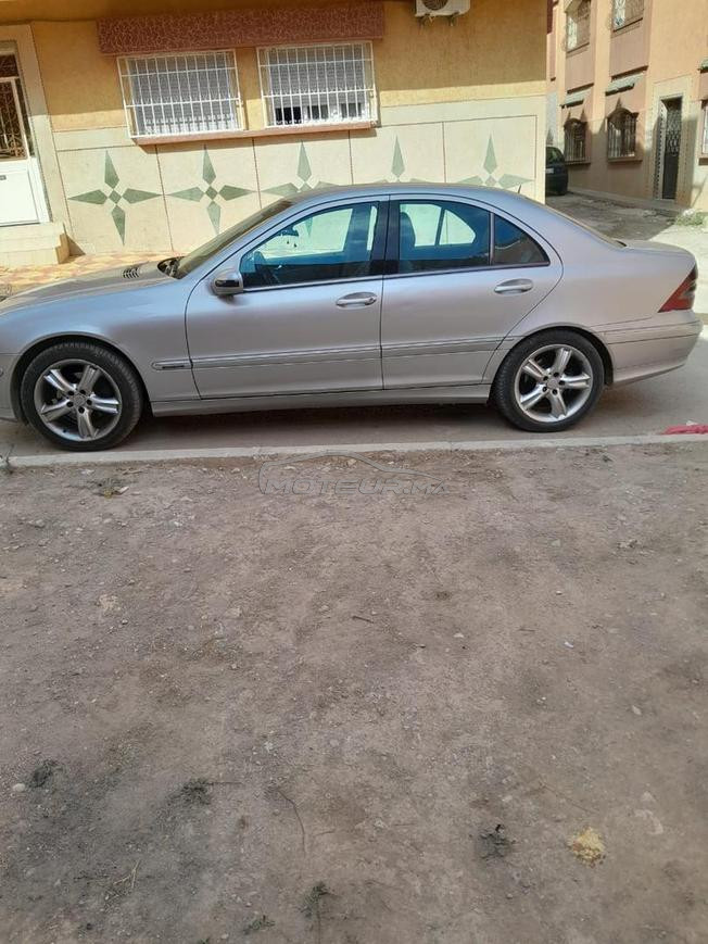 Mercedes-Benz 220 Diesel Automatique 2002 à Ahfir