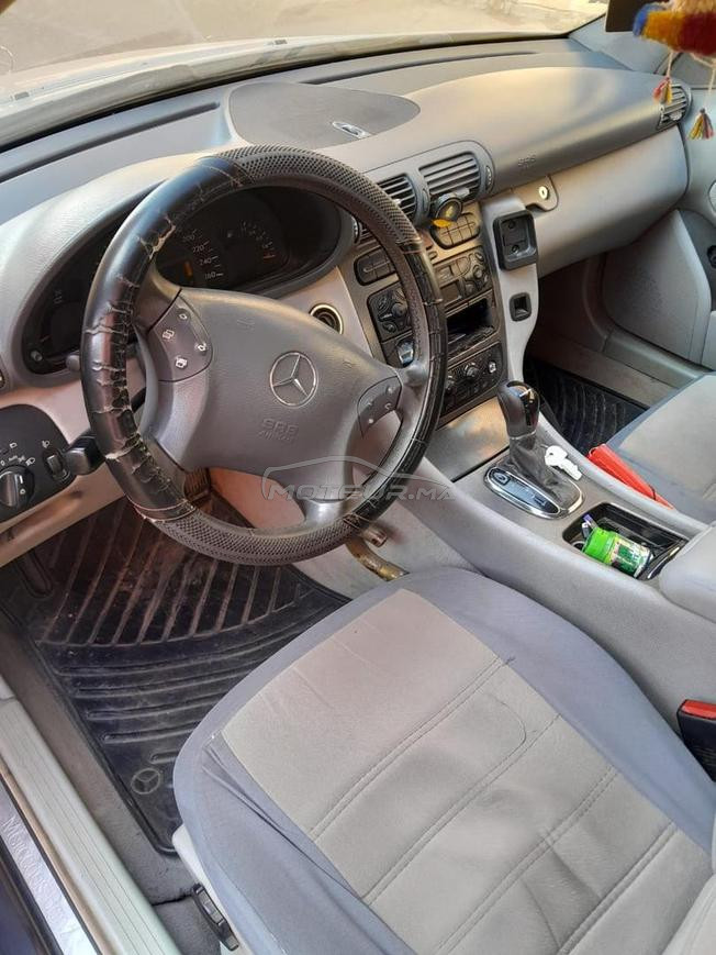 Mercedes-Benz 220 Diesel Automatique 2002 à Ahfir