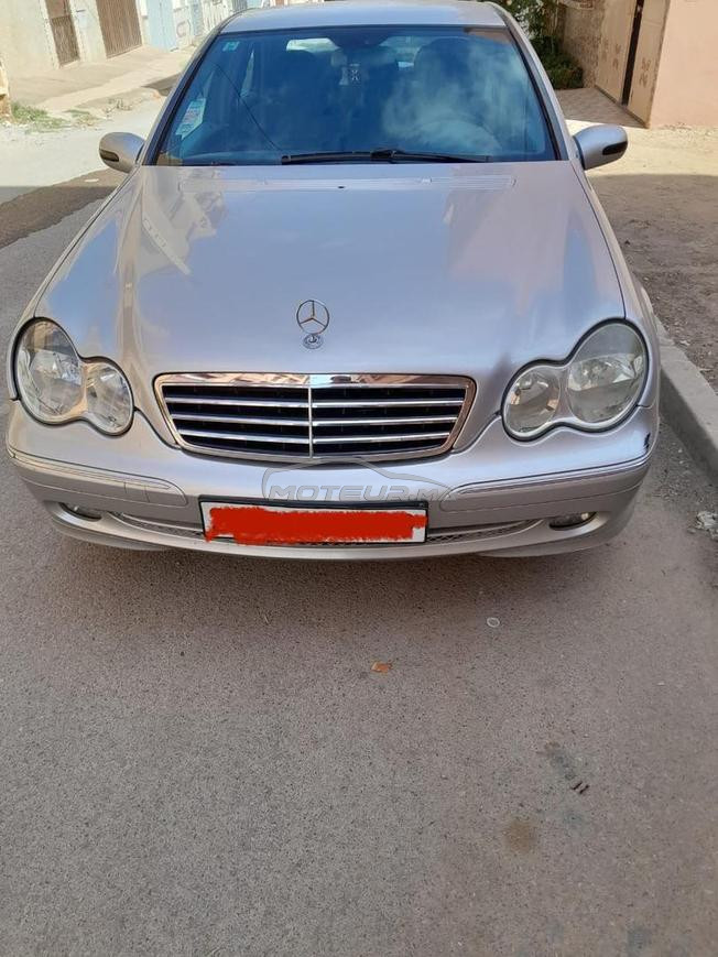 Mercedes-Benz 220 Diesel Automatique 2002 à Ahfir