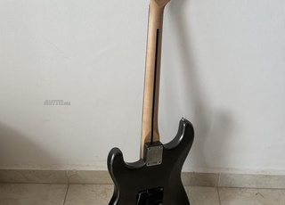 Fender Squier Affinity Stratocaster و Ampli