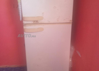 ثلاجة للبيع