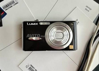 كاميرا رقمية صغيرة