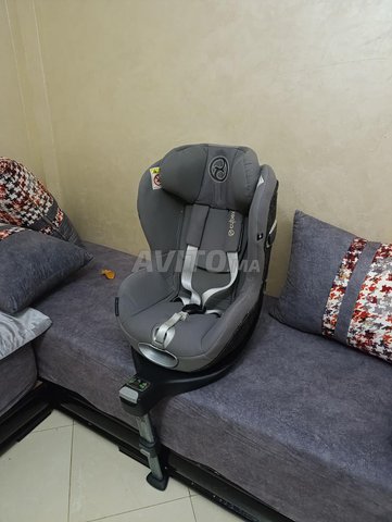 Siège auto ISOFIX rotatif la marque cybx comme neuf