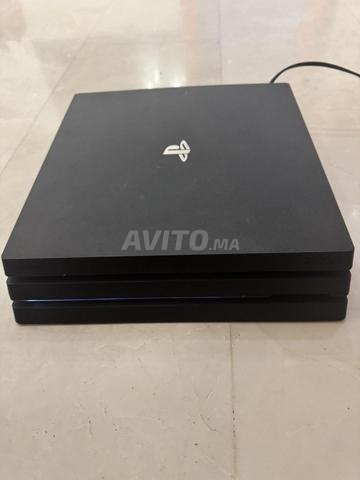 PS4 pro avec sa manette origina et fifa 2023 en CD - 2