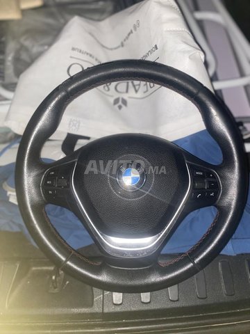 مقود سيارة BMW