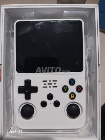 وحدة تحكم ألعاب صغيرة