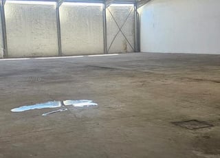 Hangar / Usine à louer à Ain Borja 1300 m² 60 KVA