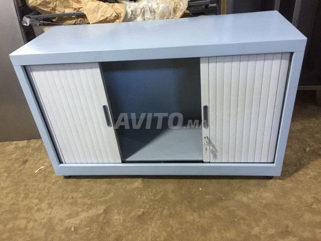 خزانة معدنية منخفضة ببابين ستارة