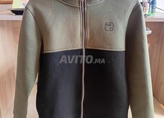 سترة بسحاب مع غطاء رأس خضراء وسوداء - Kiabi - مقاس 12 سنة