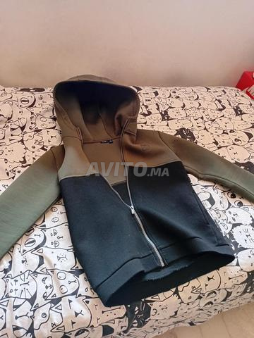 Veste Zip à capuche verte et noir-Kiabi-Taille 12y - 2