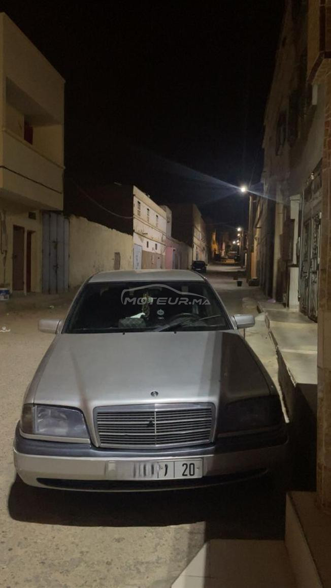 Mercedes-Benz 220 Diesel Manuelle 1995 à Dakhla