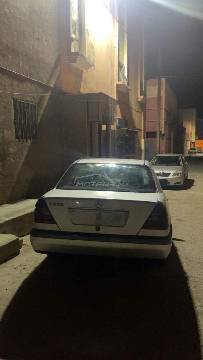 Mercedes-Benz 220 Diesel Manuelle 1995 à Dakhla
