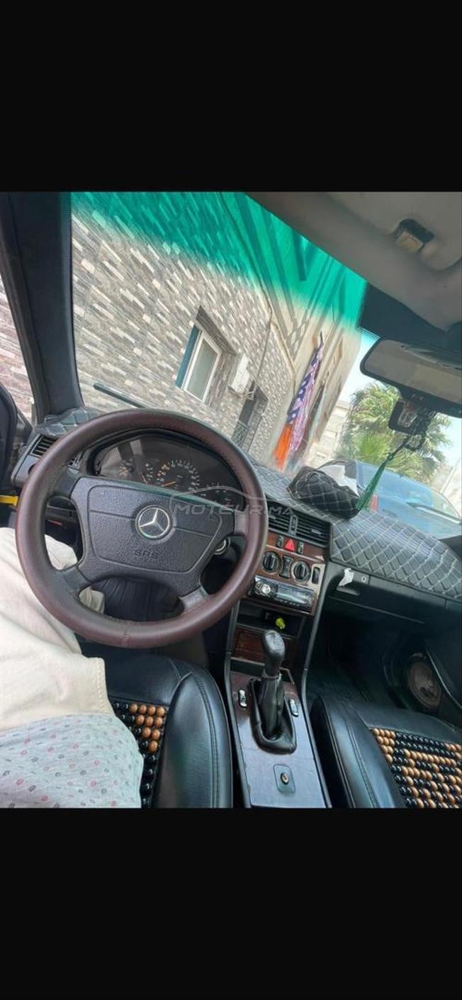 Mercedes-Benz 220 Diesel Manuelle 1995 à Dakhla