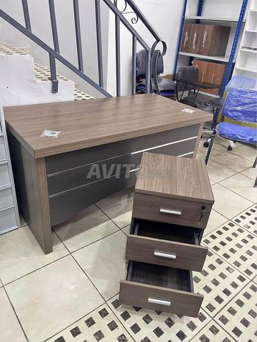 مكتب مستورد من إيطاليا من نوعية جيدة