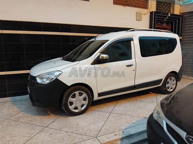 Voiture Dacia, série 1, en bon état