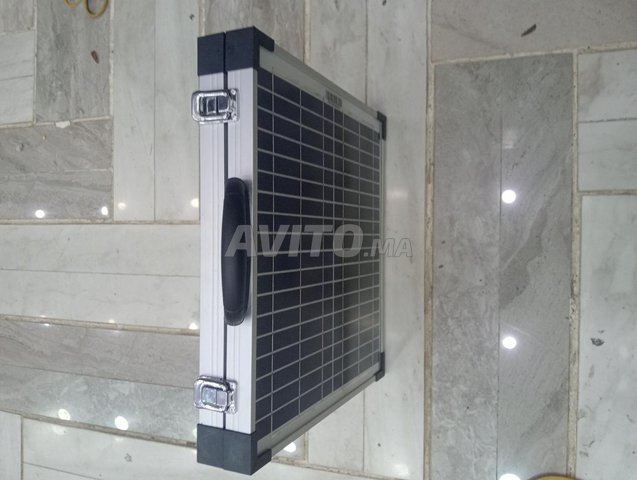 لوحة شمسية محمولة