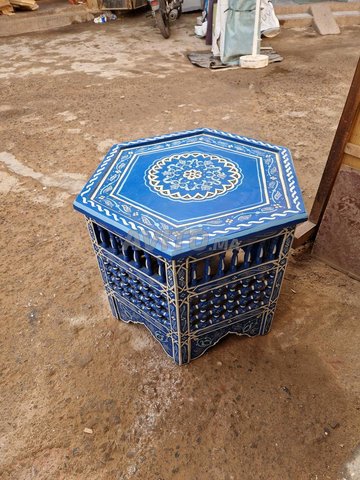 طاولة صغيرة مزوقة يدوية